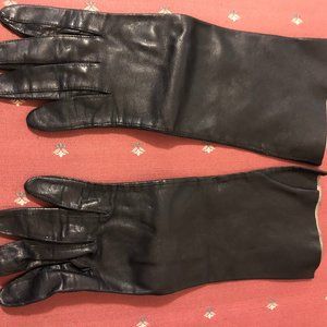 Supple black leather gloves